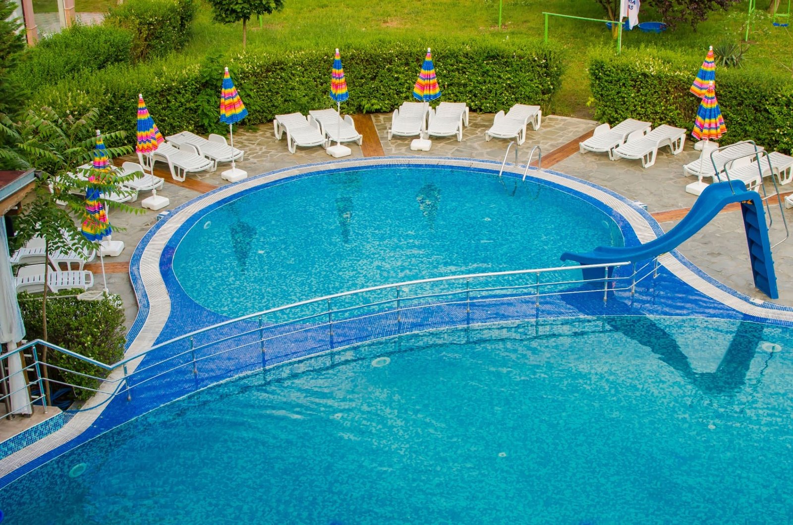 Басейн отблизо